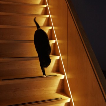 09 fl 142 c strip light   application stairs